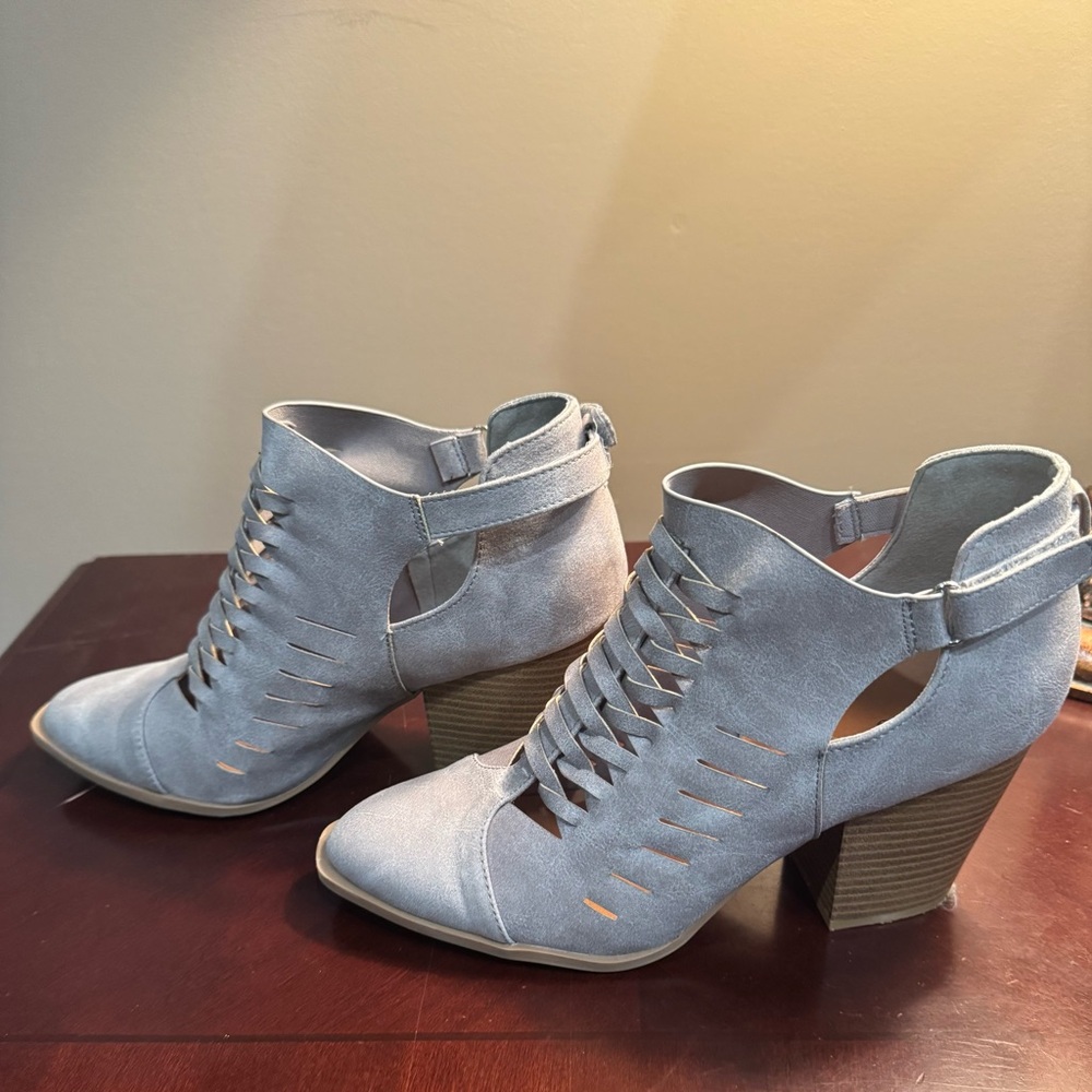 Stylish Gray Women's Ankle Boots